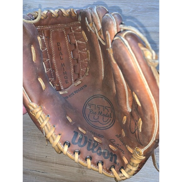 Wilson A2160 Jim "Catfish" Hunter Signature Baseball Glove Right Hand Throw EUC - Picture 2 of 9